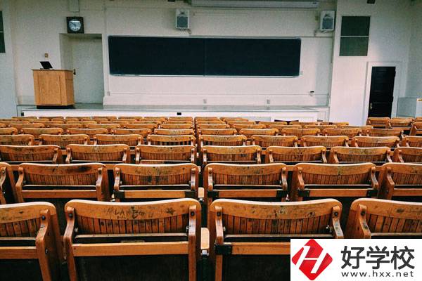 湖南醫(yī)藥中專學(xué)校主要專業(yè)有哪些？就業(yè)優(yōu)勢有哪些？