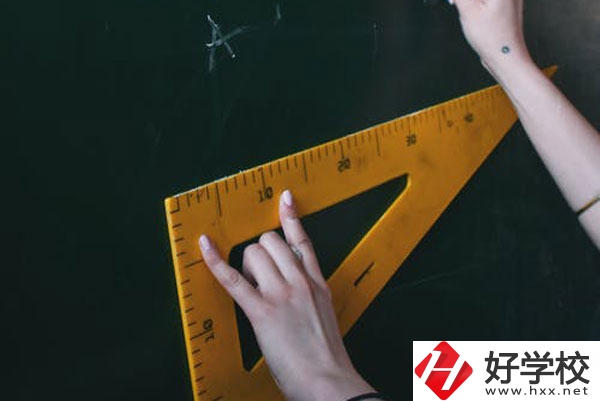 郴州市第一職業(yè)中專的學費多少錢？值得讀嗎？