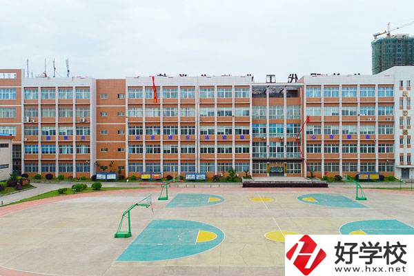 湖南有哪些技工學(xué)校適合女孩子學(xué)習(xí)？