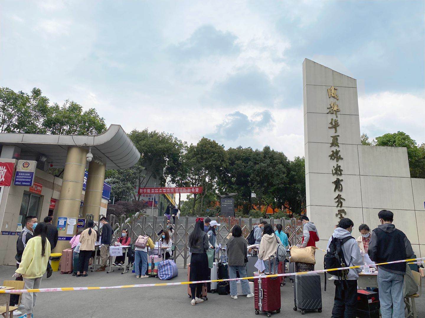 成都華夏旅游商務(wù)學(xué)校環(huán)境如何？