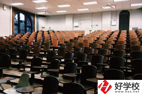 婁底市藝術(shù)職校專業(yè)適合女生嗎？就業(yè)前景好嗎？
