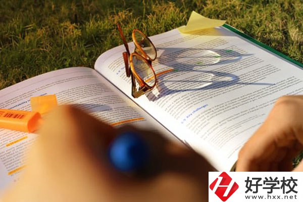 婁底職業(yè)技術(shù)學(xué)院有哪些專(zhuān)業(yè)？學(xué)費(fèi)貴不貴？