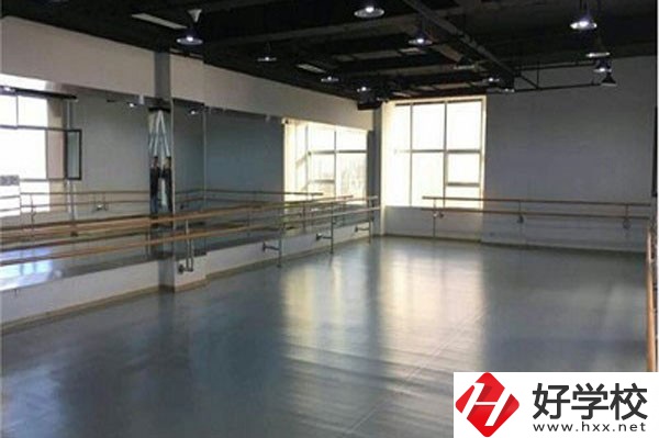 衡陽(yáng)市文華藝術(shù)學(xué)校怎么樣？有什么辦學(xué)特色？